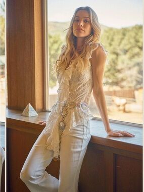 NWT blue b Delicate White Lace Ruffle Tie-Front Blouse.